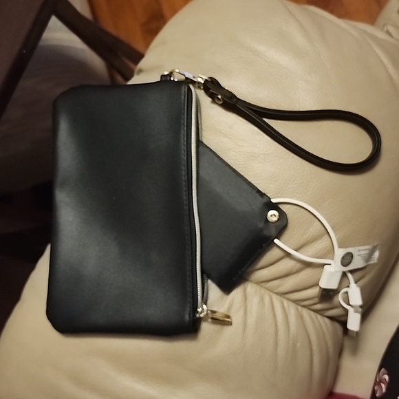 🧿Stylish Charging Wristlet - Picture 1 of 2